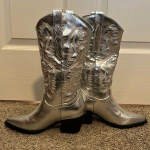 NWT 12th Tribe Billini Danilo Silver Metallic Boot